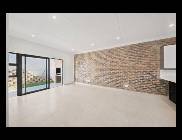 3 BEDROOM APARTMENT FOR SALE IN BRYANSTON